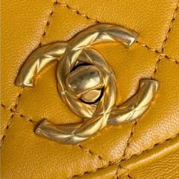 Chanel Lambskin Quilted Trendy Spirit Top Handle Bag Yellow series 30 Year 2020 - Picture 8 of 15